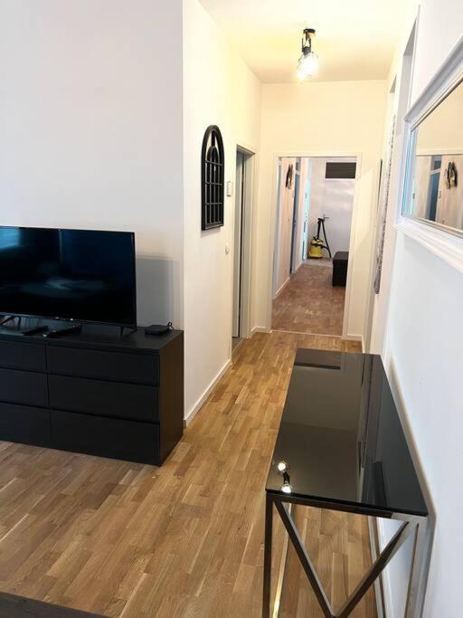 BIG 7RMS City Central Loft, 1ALocation