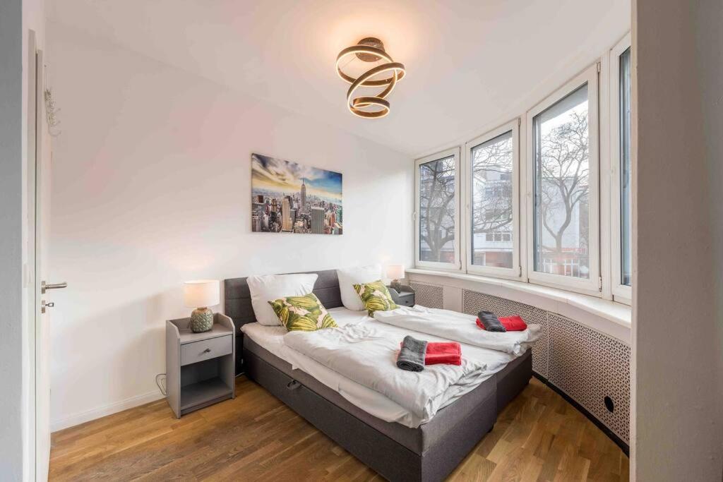 BIG 7RMS City Central Loft, 1ALocation