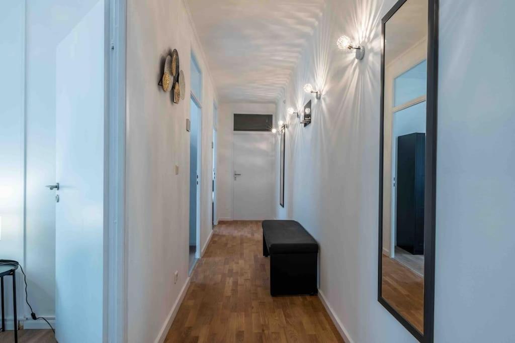 BIG 7RMS City Central Loft, 1ALocation