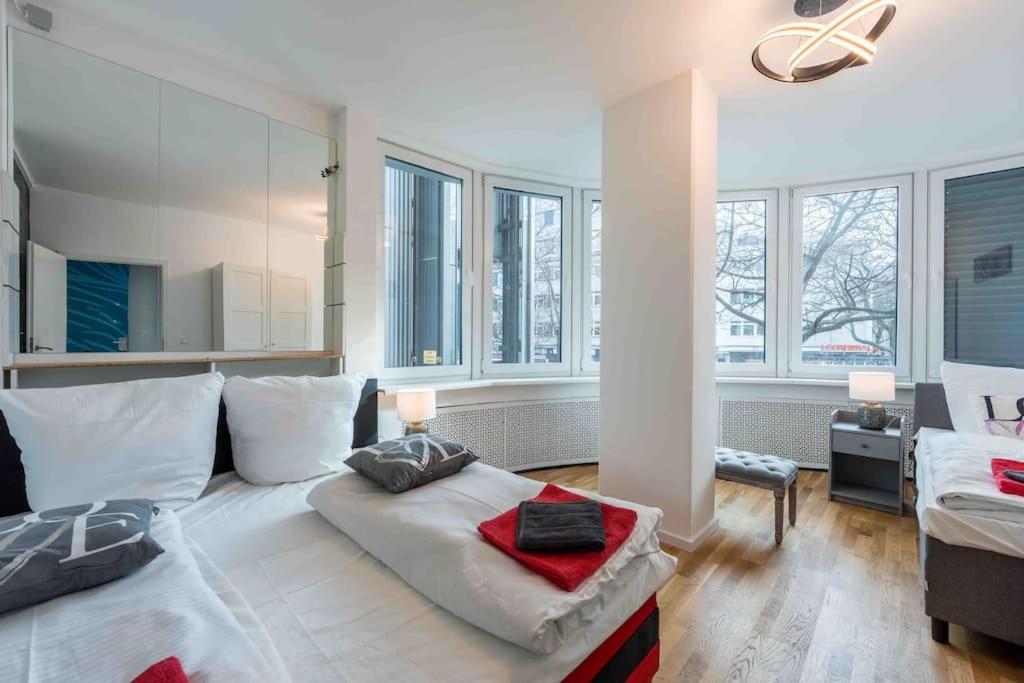 BIG 7RMS City Central Loft, 1ALocation