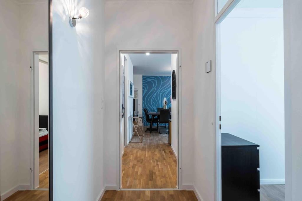 BIG 7RMS City Central Loft, 1ALocation