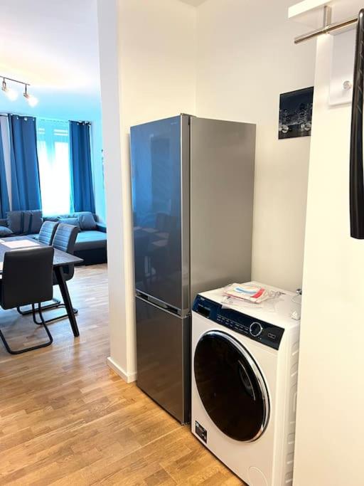 BIG 7RMS City Central Loft, 1ALocation
