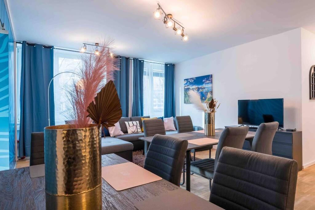 BIG 7RMS City Central Loft, 1ALocation