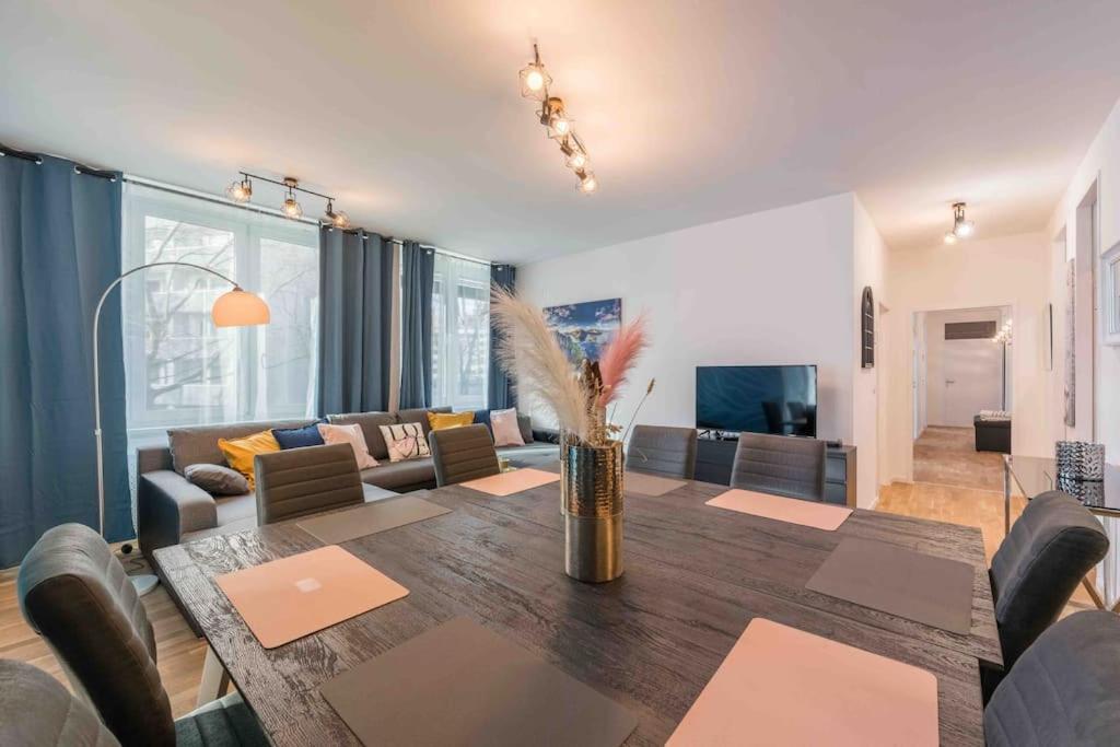 BIG 7RMS City Central Loft, 1ALocation