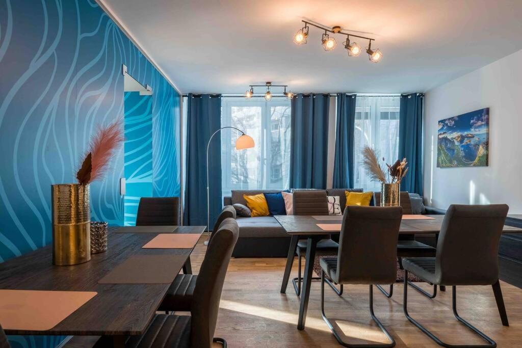BIG 7RMS City Central Loft, 1ALocation