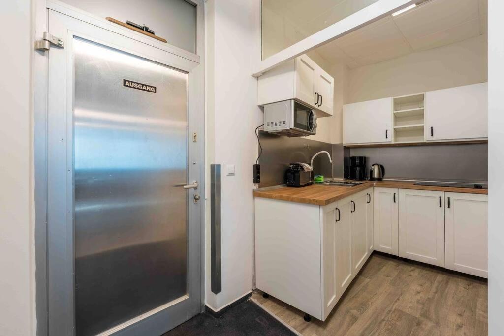 BIG 7RMS City Central Loft, 1ALocation