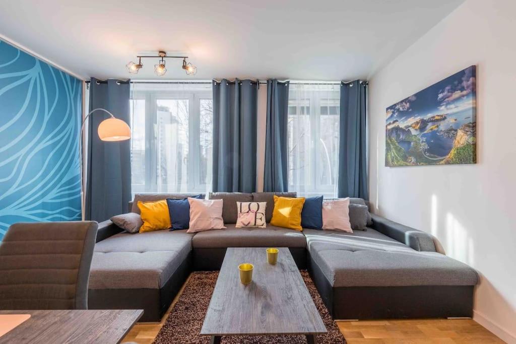 BIG 7RMS City Central Loft, 1ALocation