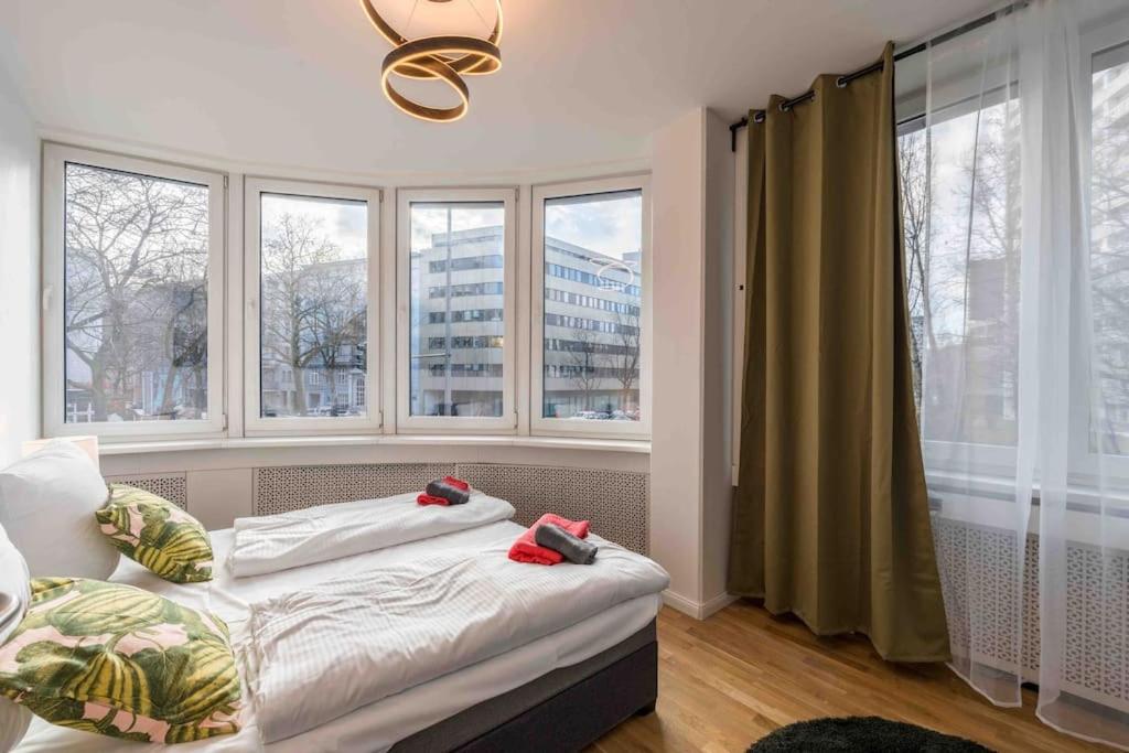 BIG 7RMS City Central Loft, 1ALocation