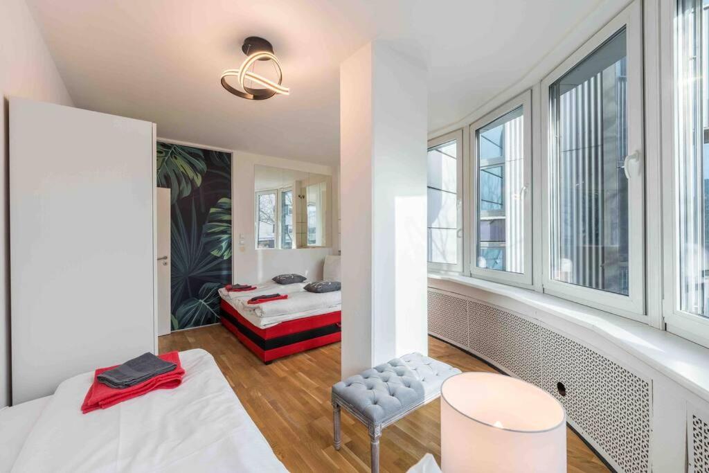 BIG 7RMS City Central Loft, 1ALocation