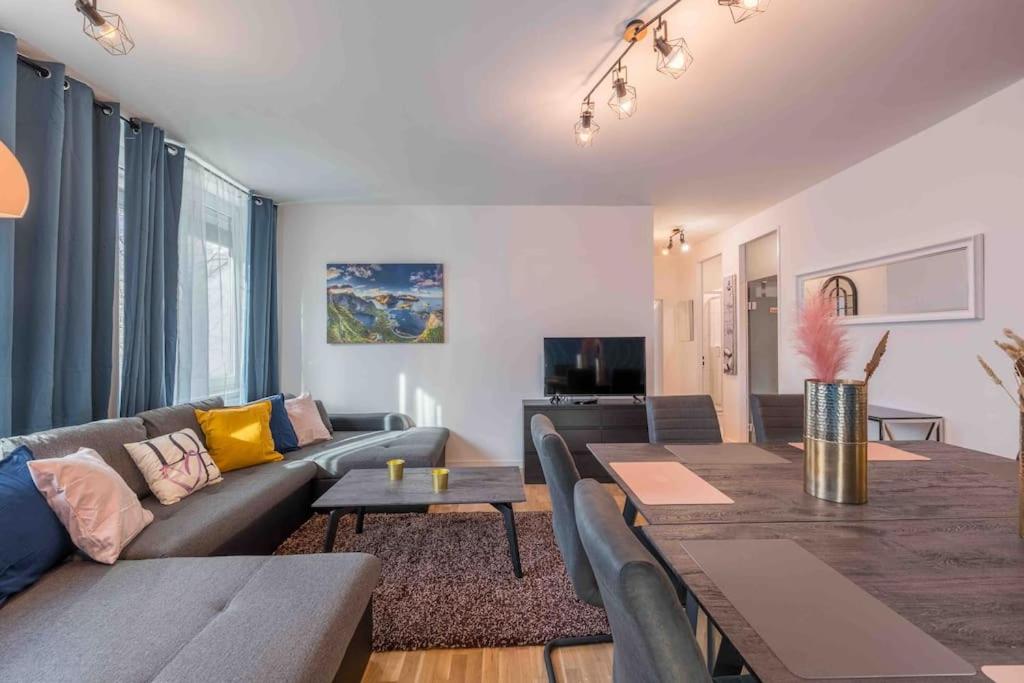 BIG 7RMS City Central Loft, 1ALocation