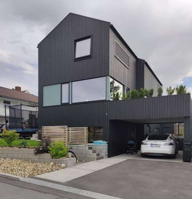 Modern and comfortable apartment in attractive neighborhood