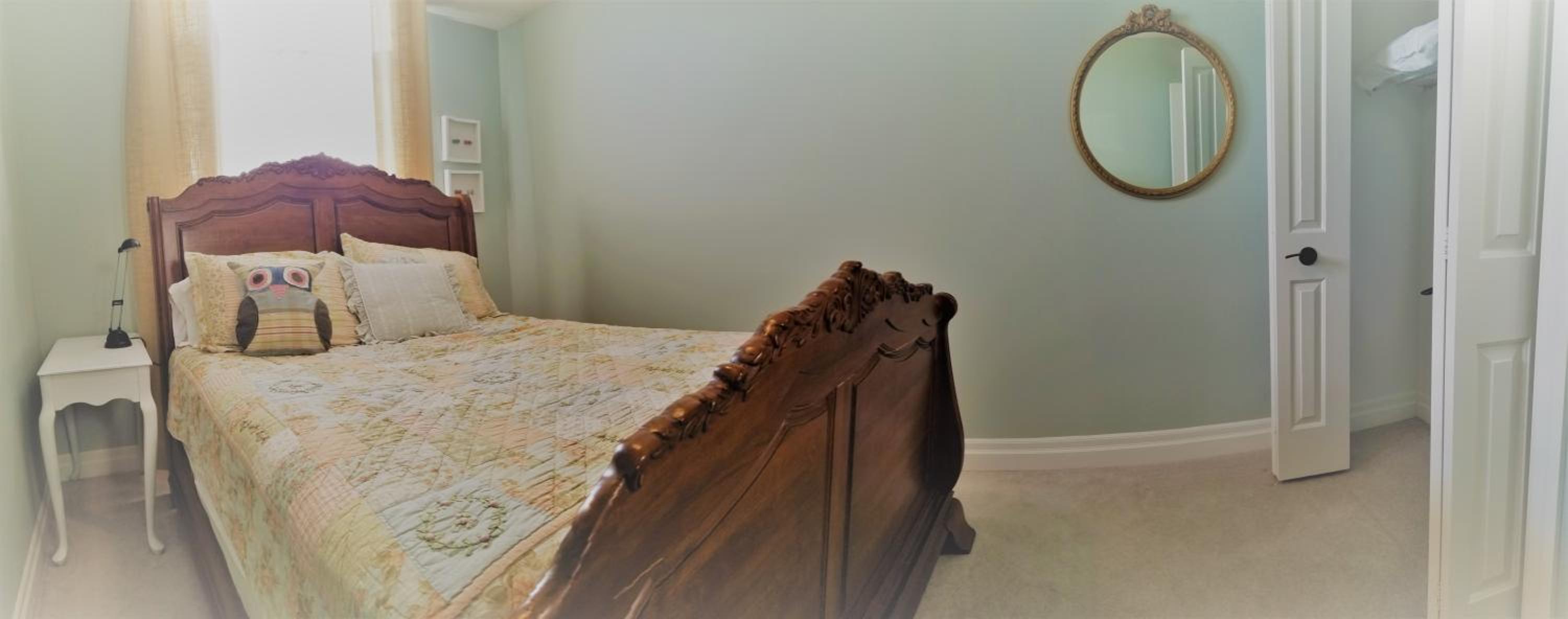 Executive House easy access to Kitchener-Waterloo, Cambridge, Toronto, walk to restaurants