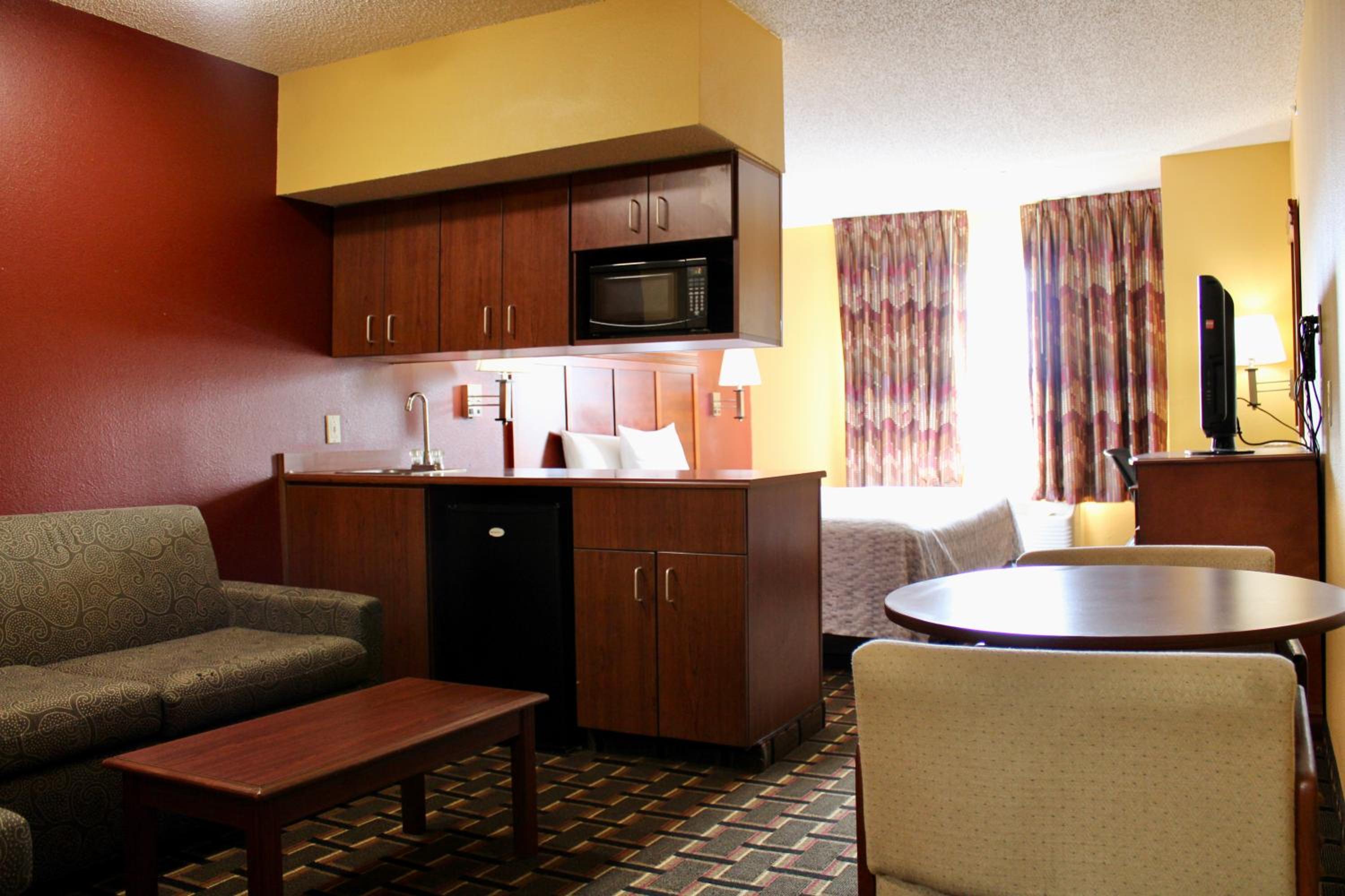 HomeTown Inn & Suites view 5