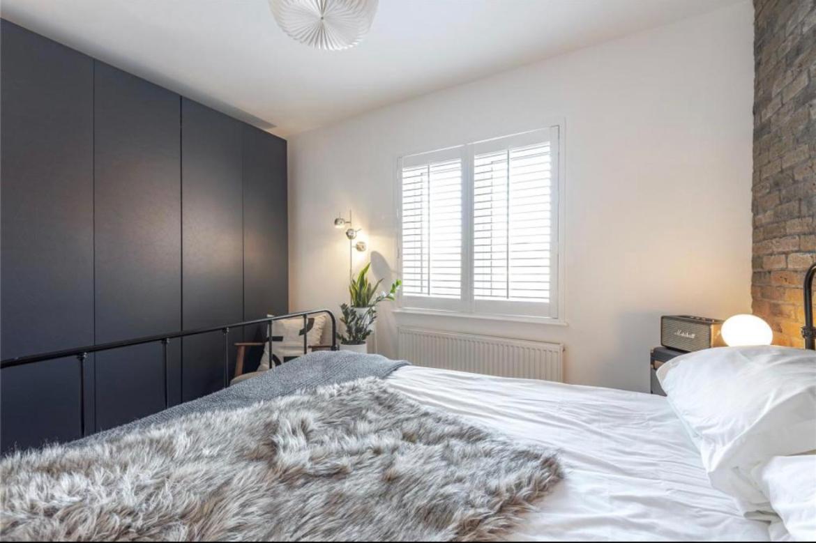No.1 Universal House - Double Bedroom Apartment view 4