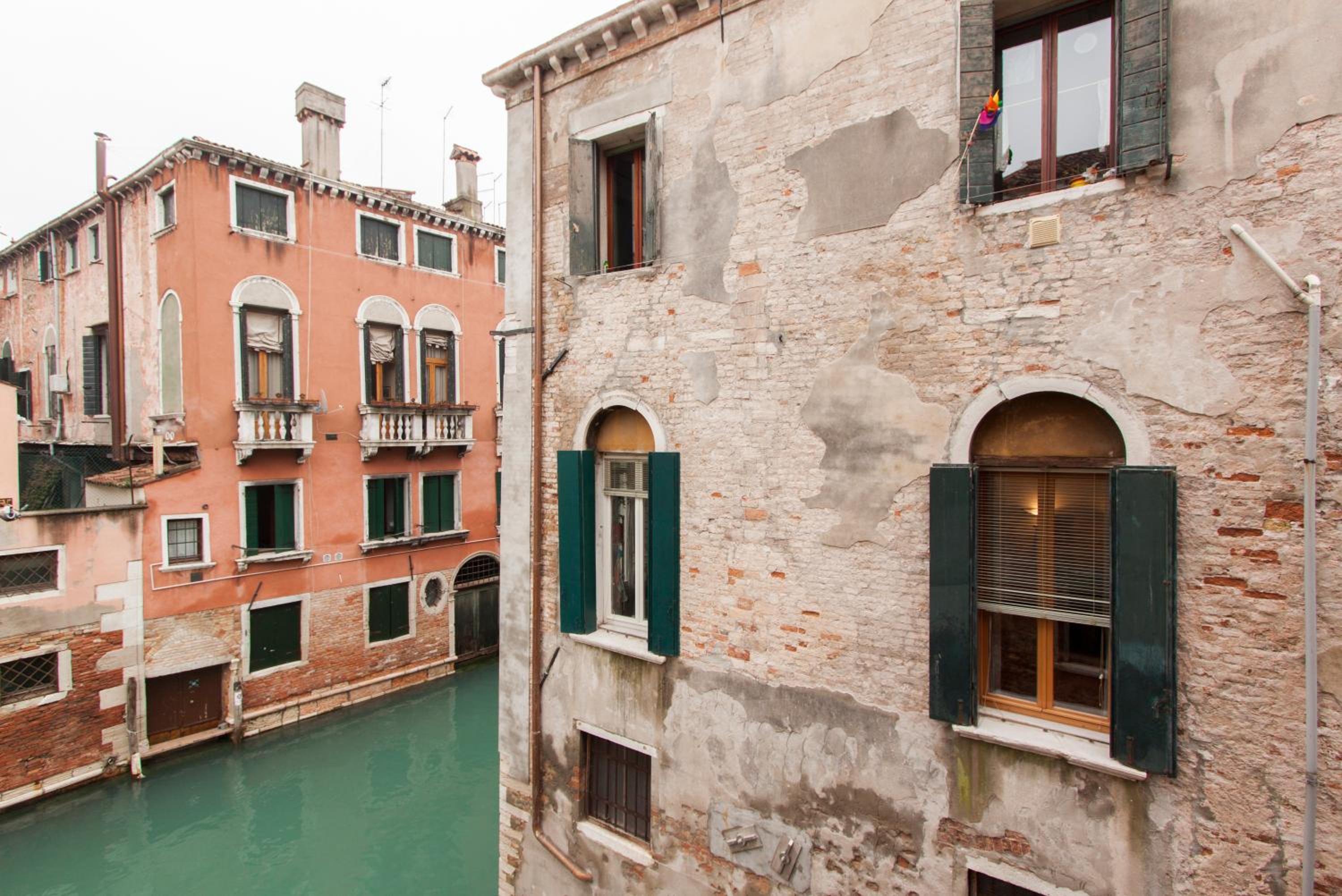 Explore Venice from a Sophisticated Hideaway in San Polo