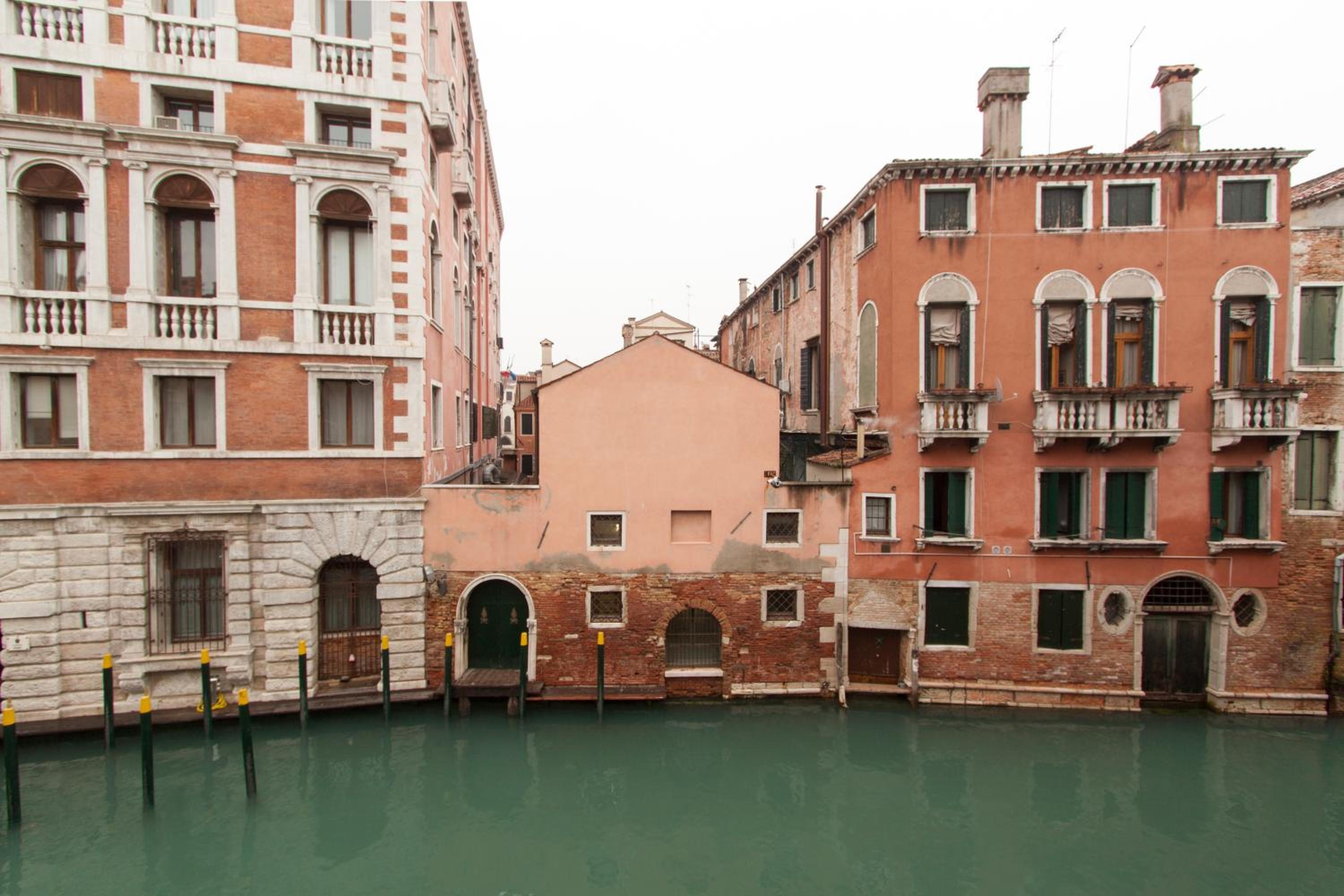 Explore Venice from a Sophisticated Hideaway in San Polo