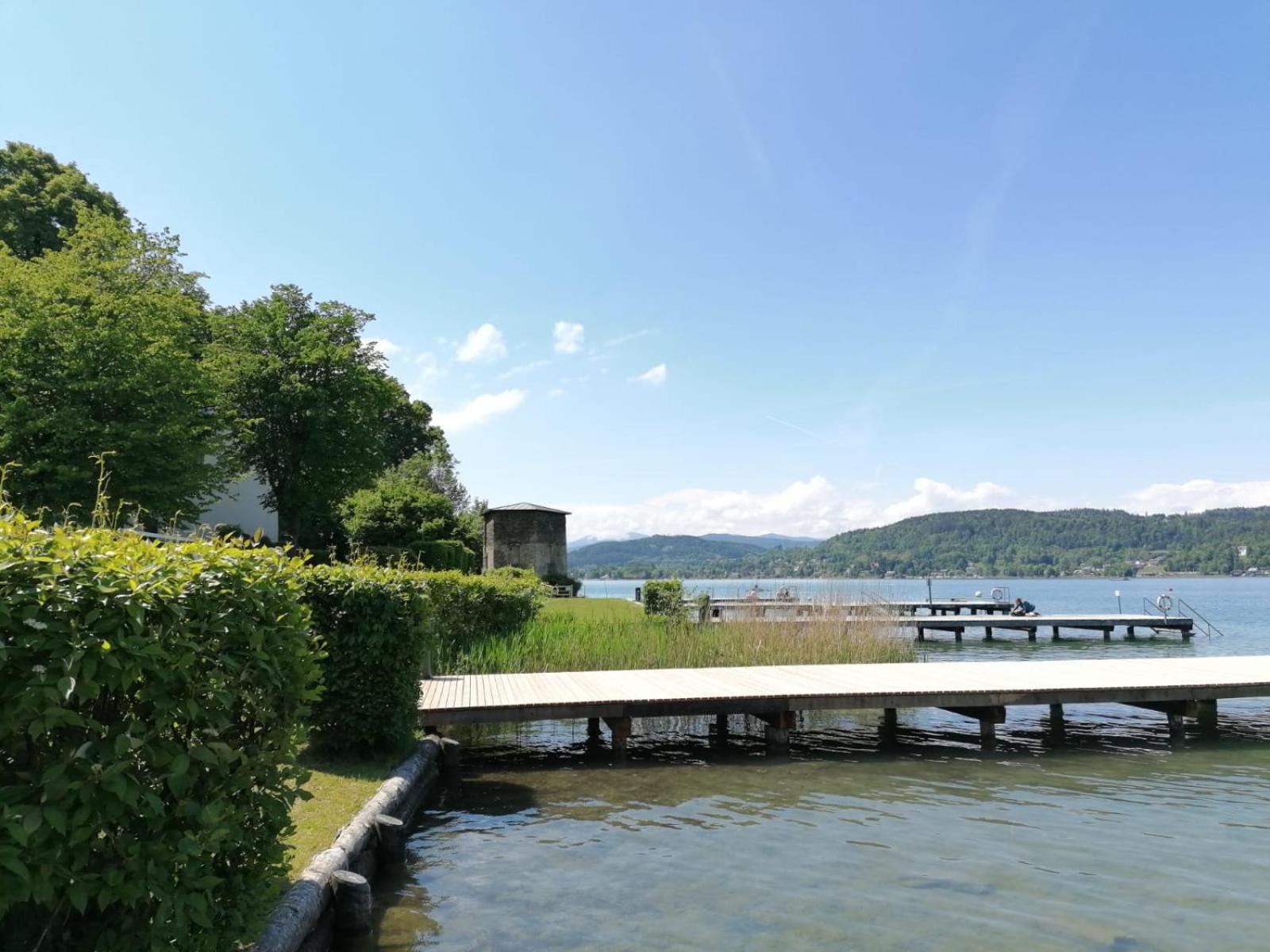 BaMo Studio - modern living lakeside