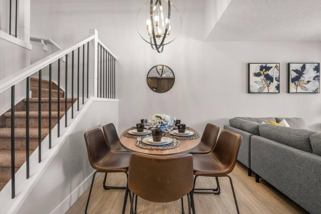 Stylish 3BR Townhouse by Airport
