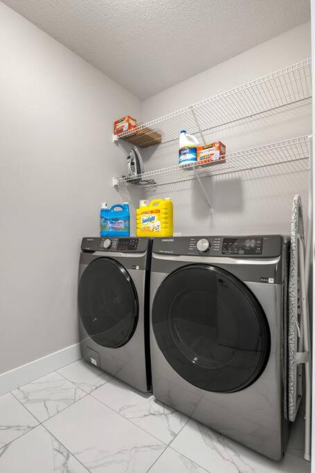 Stylish 3BR Townhouse by Airport