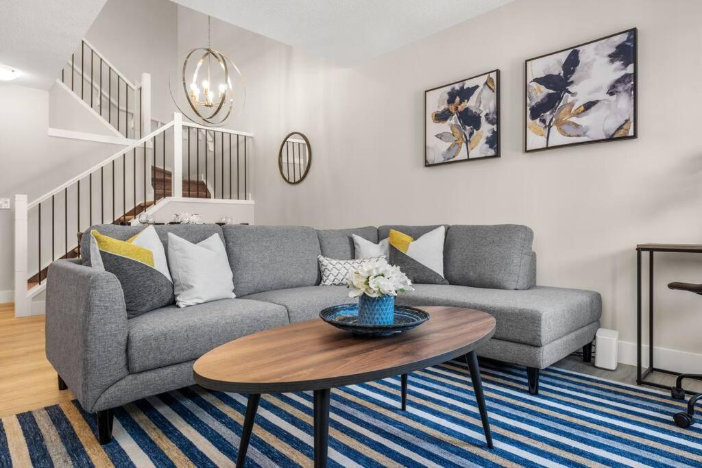 Stylish 3BR Townhouse by Airport