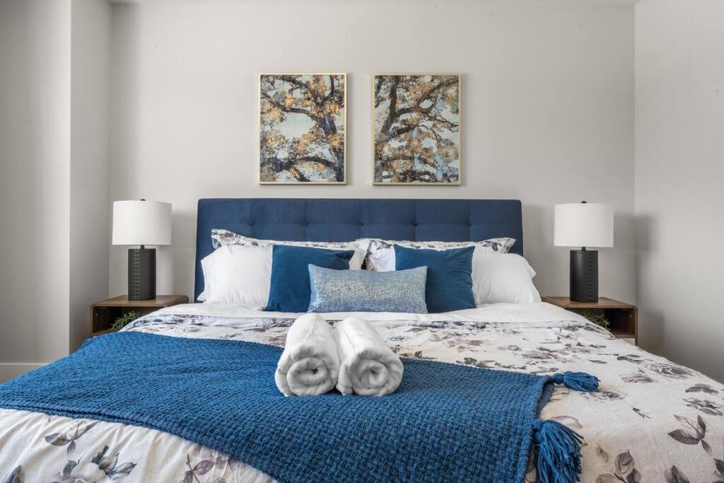 Stylish 3BR Townhouse by Airport