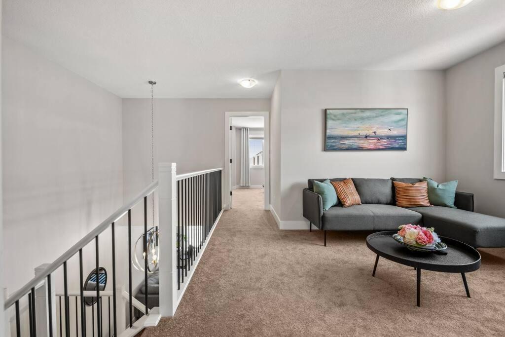 Stylish 3BR Townhouse by Airport
