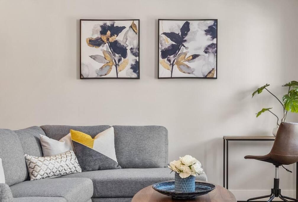 Stylish 3BR Townhouse by Airport