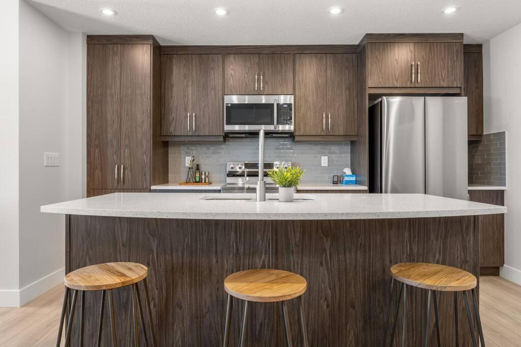 Stylish 3BR Townhouse by Airport
