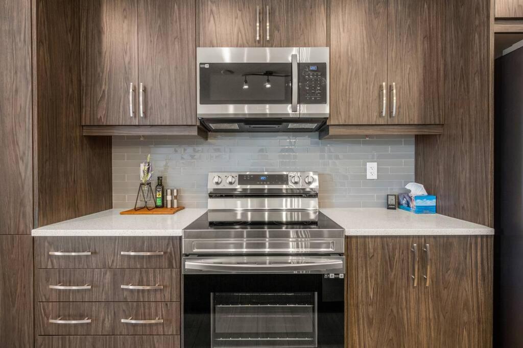 Stylish 3BR Townhouse by Airport