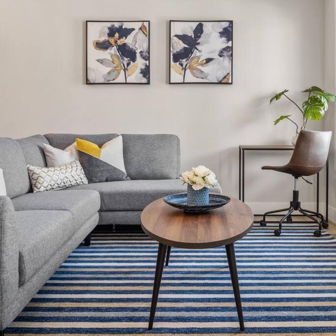 Stylish 3BR Townhouse by Airport