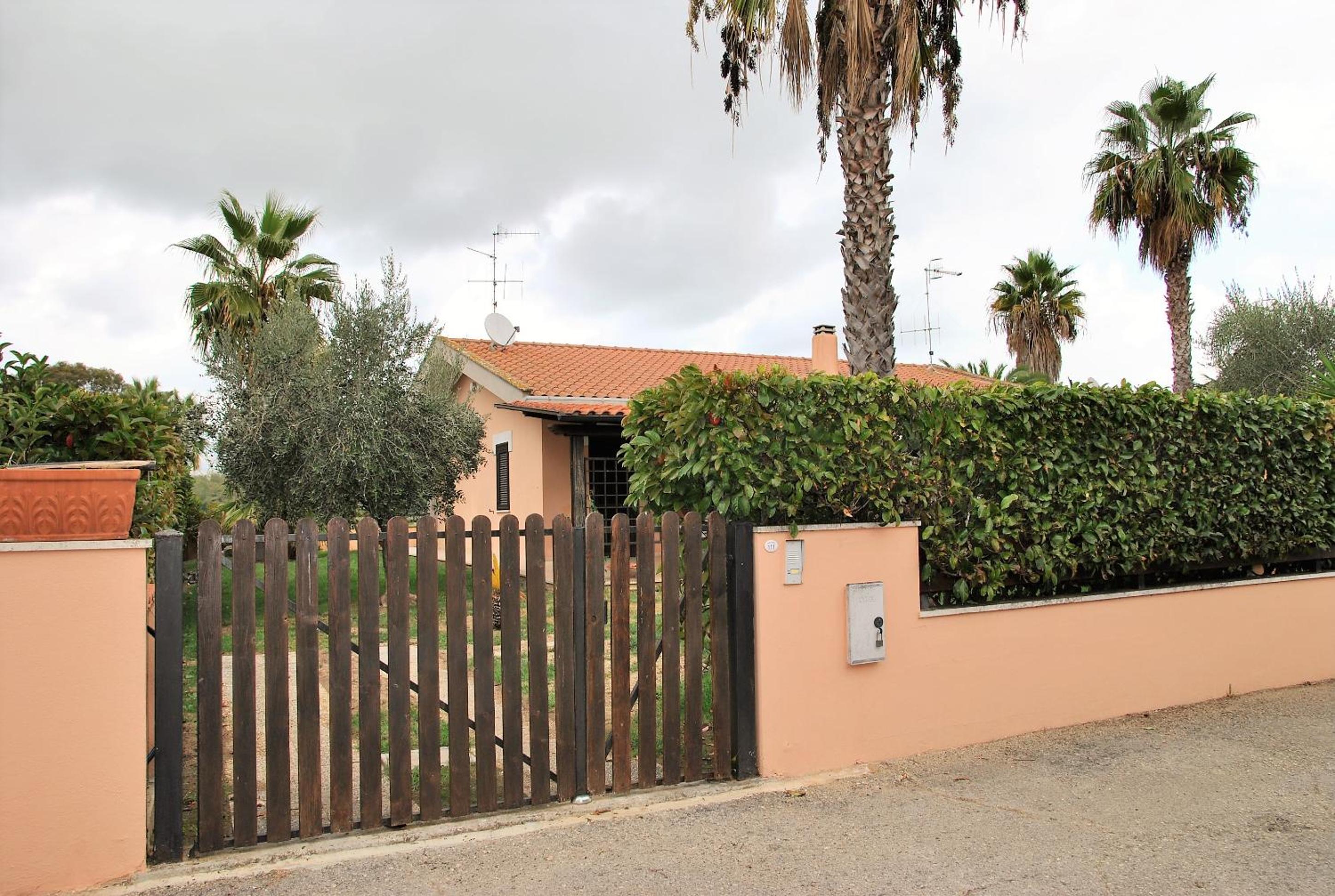 Villa Barbie between Terracina and Sperlonga, 400 mt from beach view 2