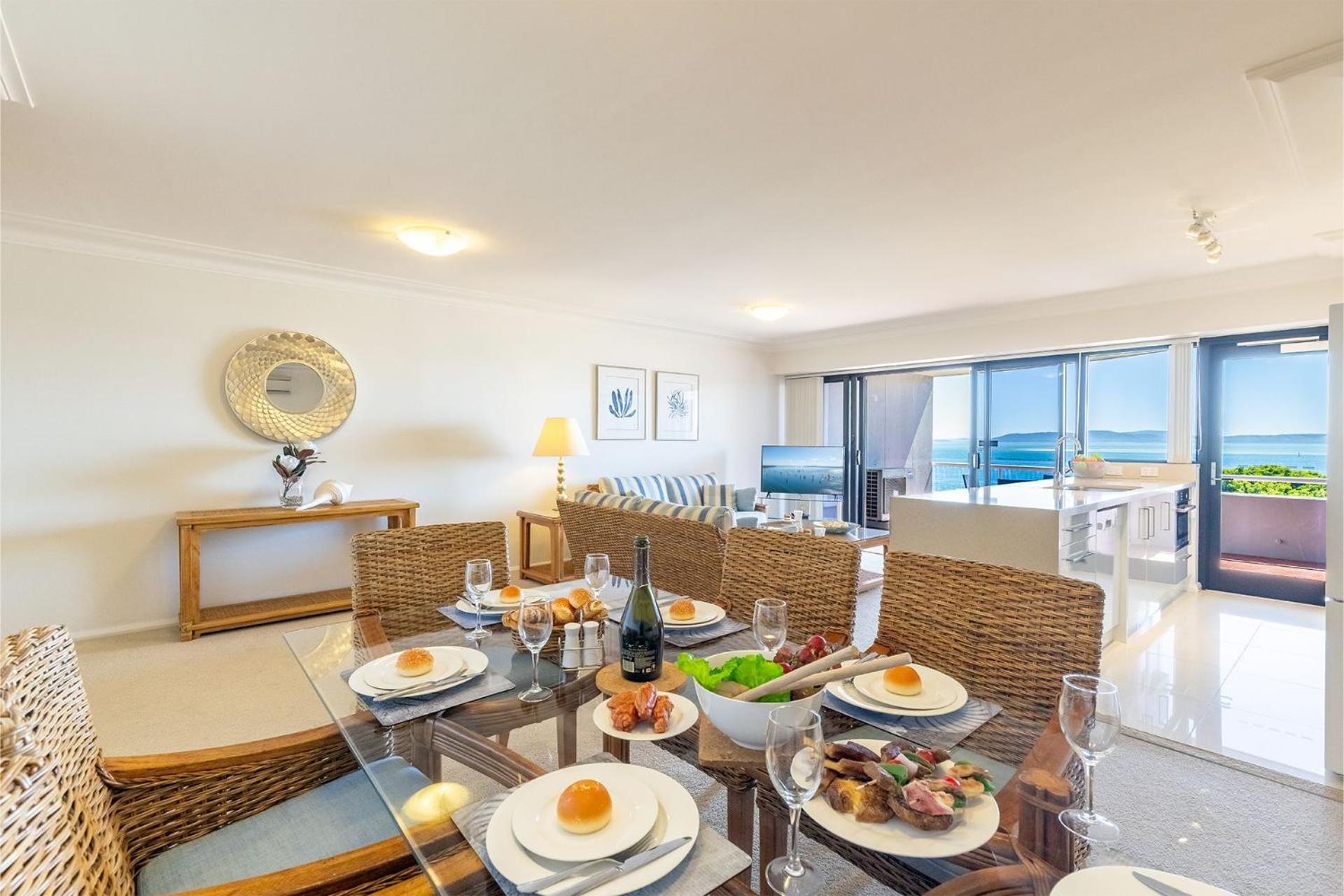 Florentine 14 - 11 Columbia Close Aircon Wifi unsurpassed water views