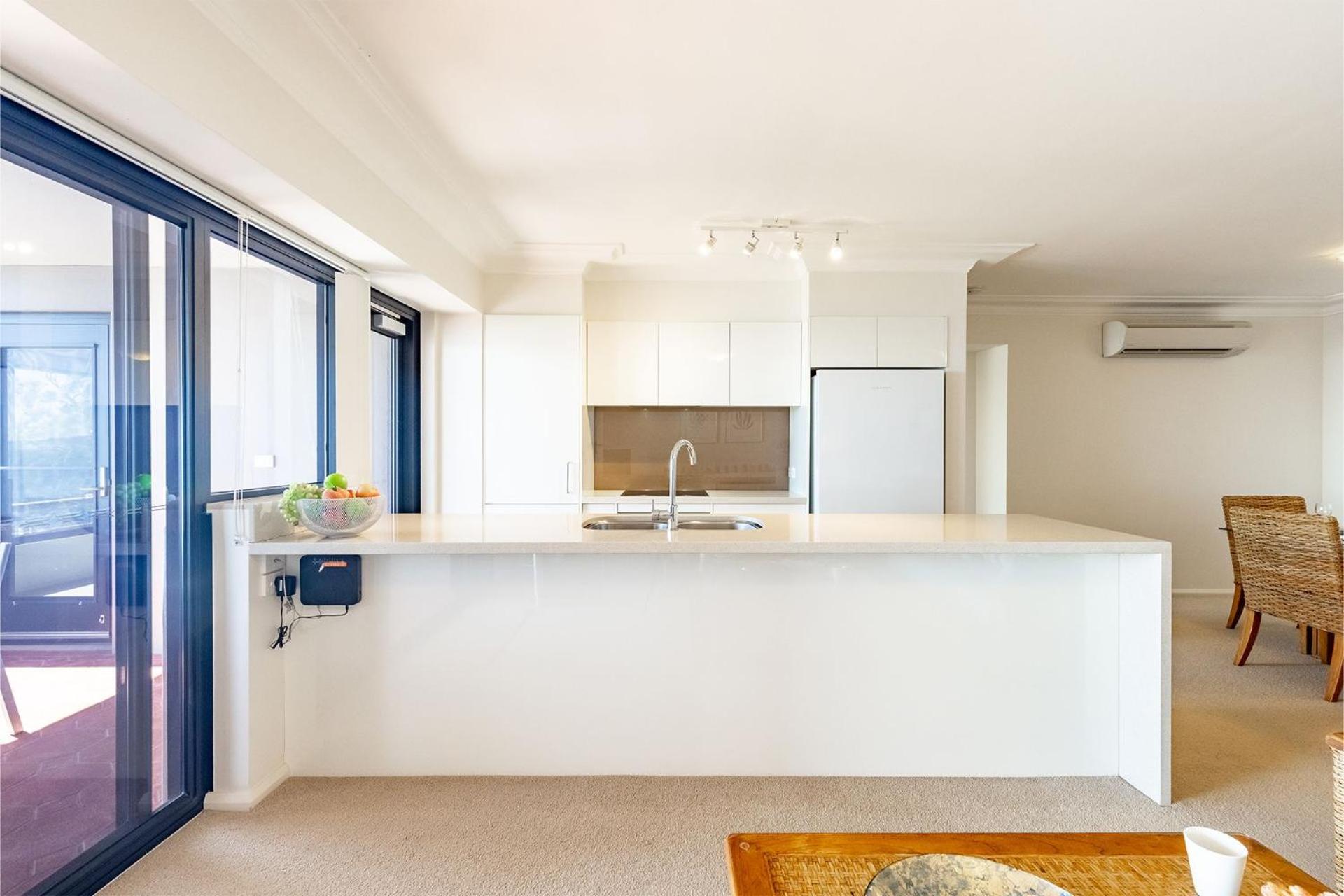 Florentine 14 - 11 Columbia Close Aircon Wifi unsurpassed water views