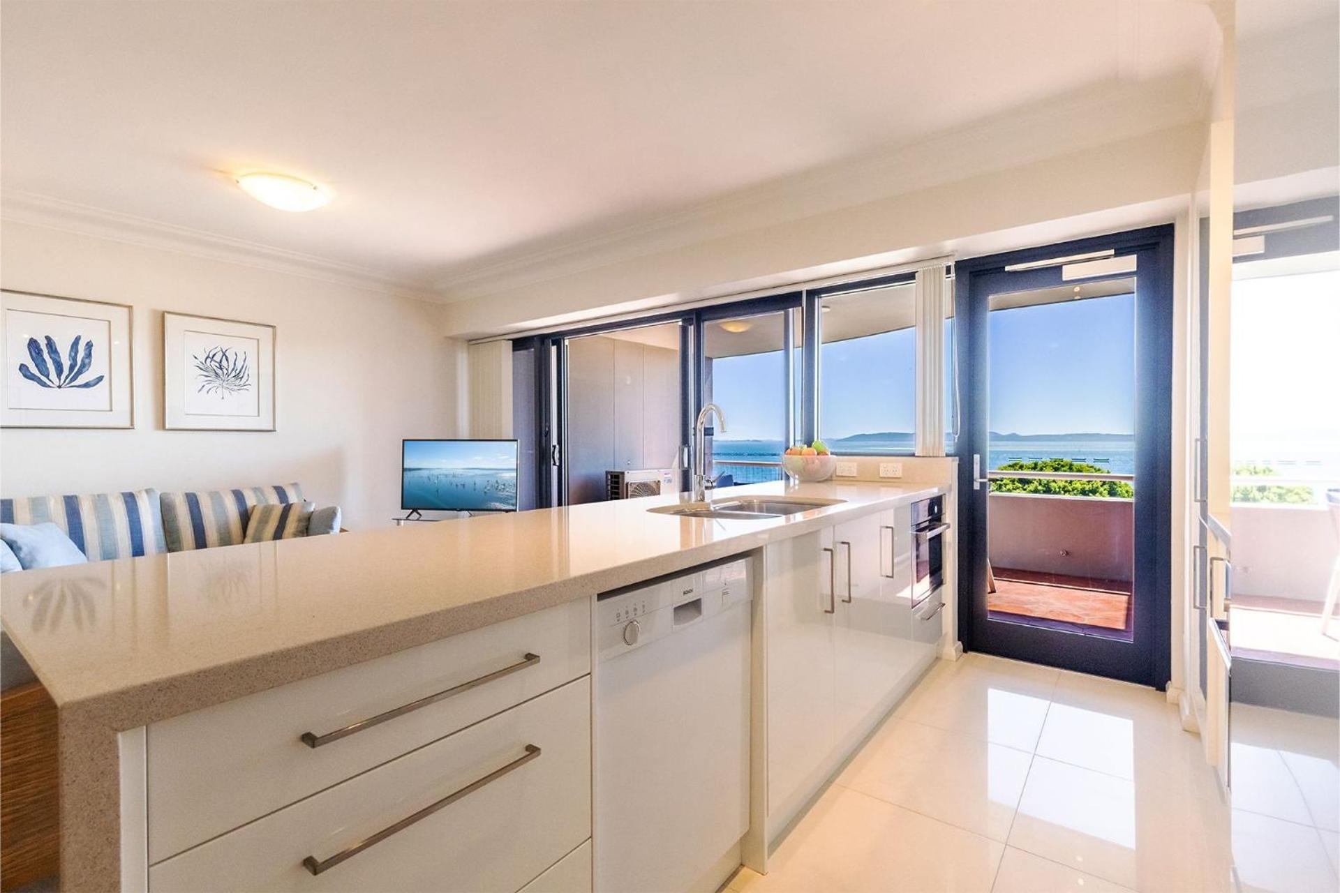 Florentine 14 - 11 Columbia Close Aircon Wifi unsurpassed water views