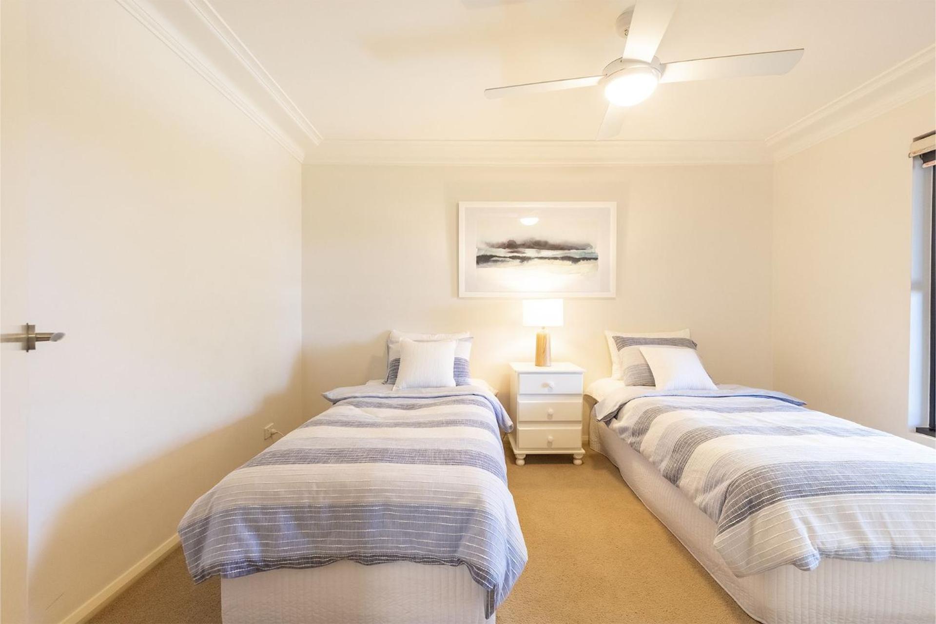 Florentine 14 - 11 Columbia Close Aircon Wifi unsurpassed water views