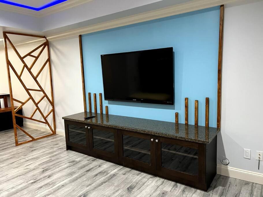 Modern Spacious For Big Group