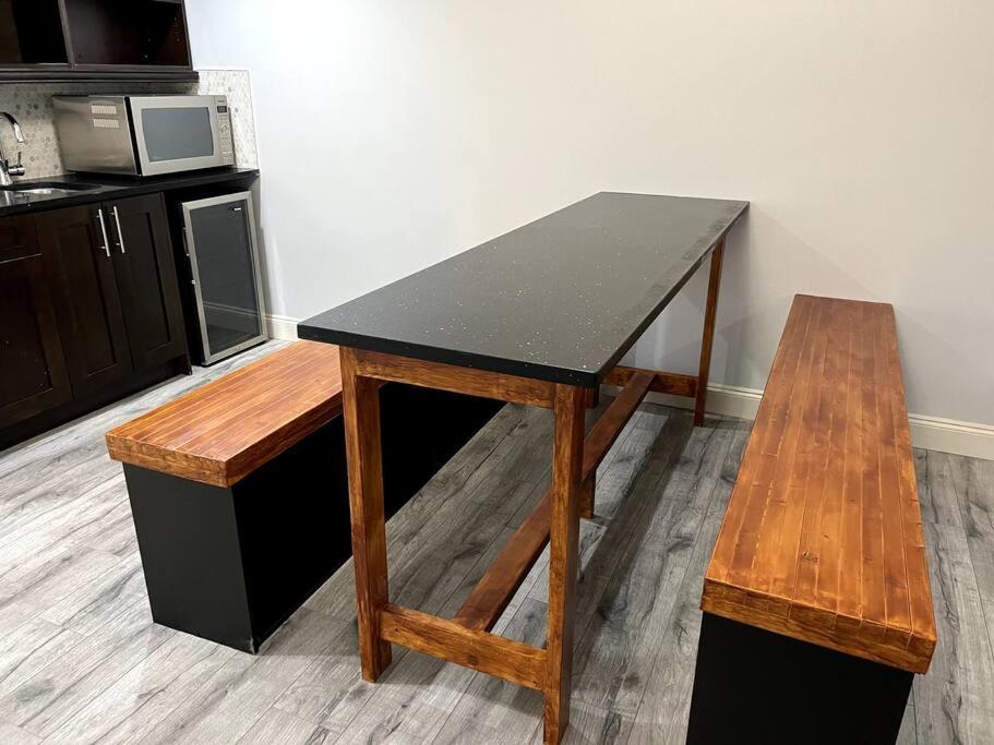 Modern Spacious For Big Group