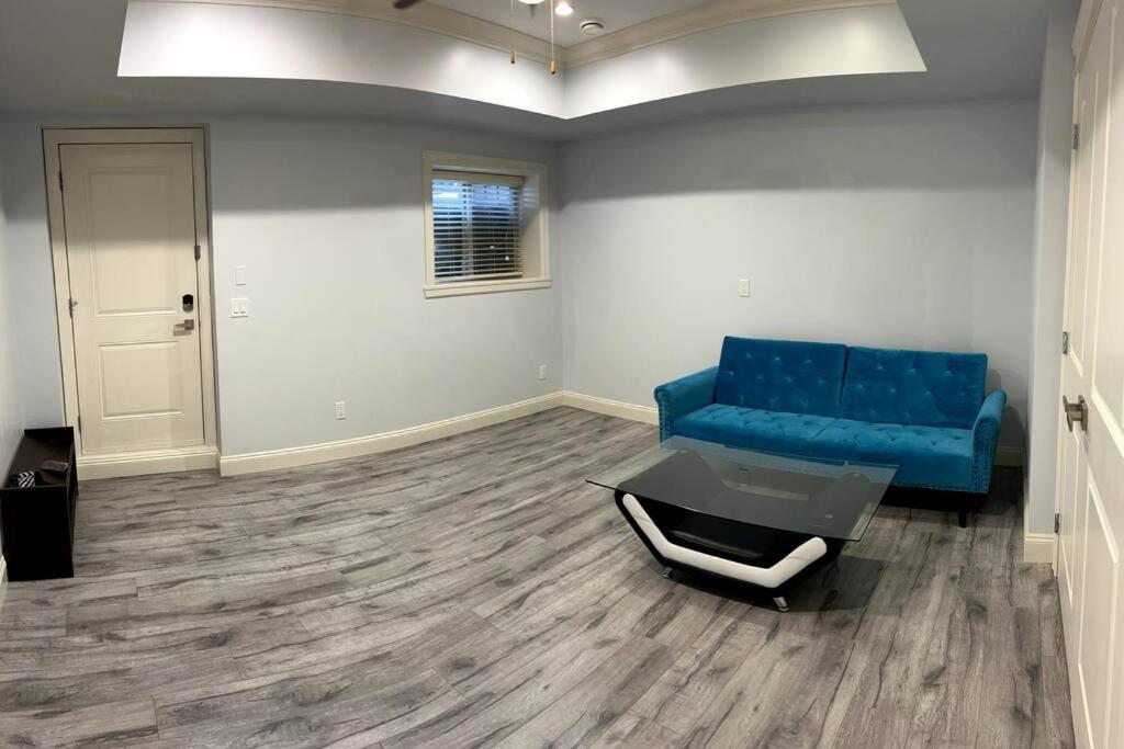 Modern Spacious For Big Group