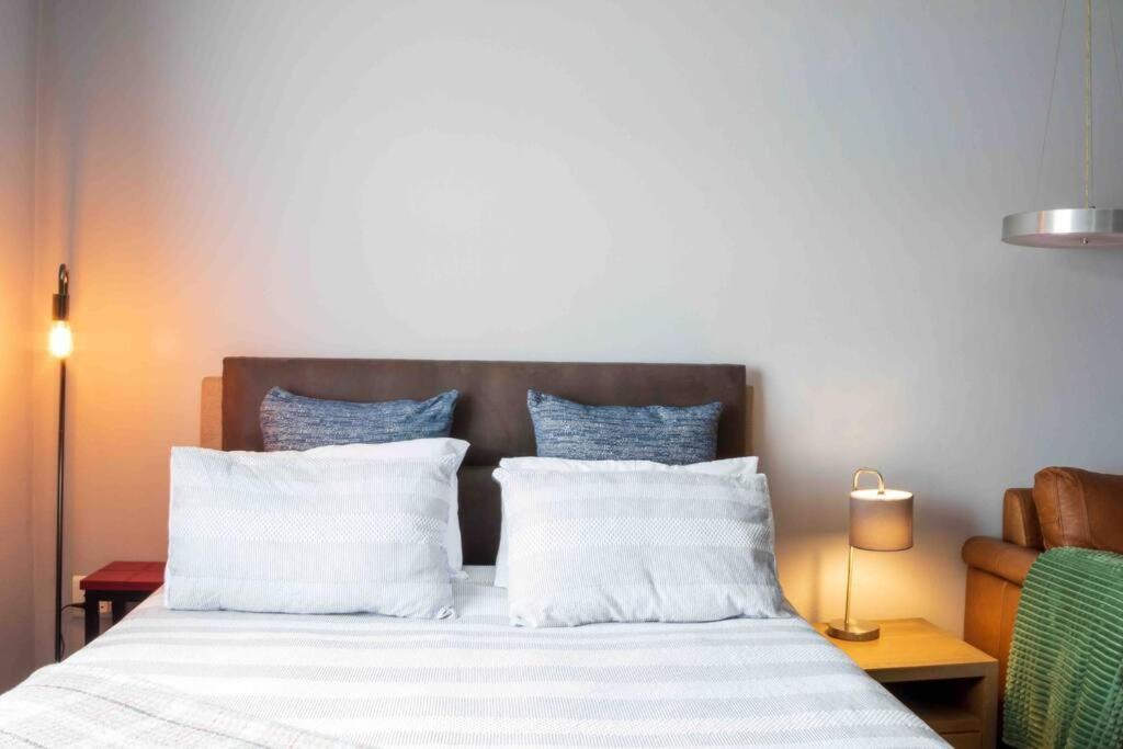 Work from Home!Short & Long stays - Free Parking