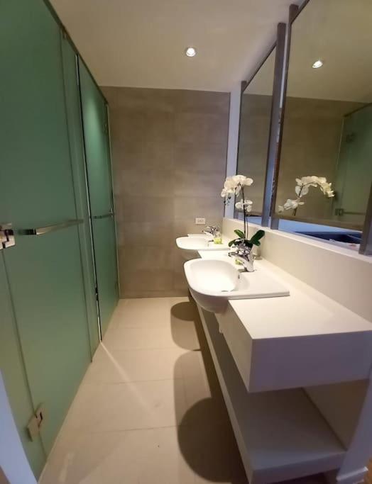 Lovely Studio in Novotel Suites, Metro Manila