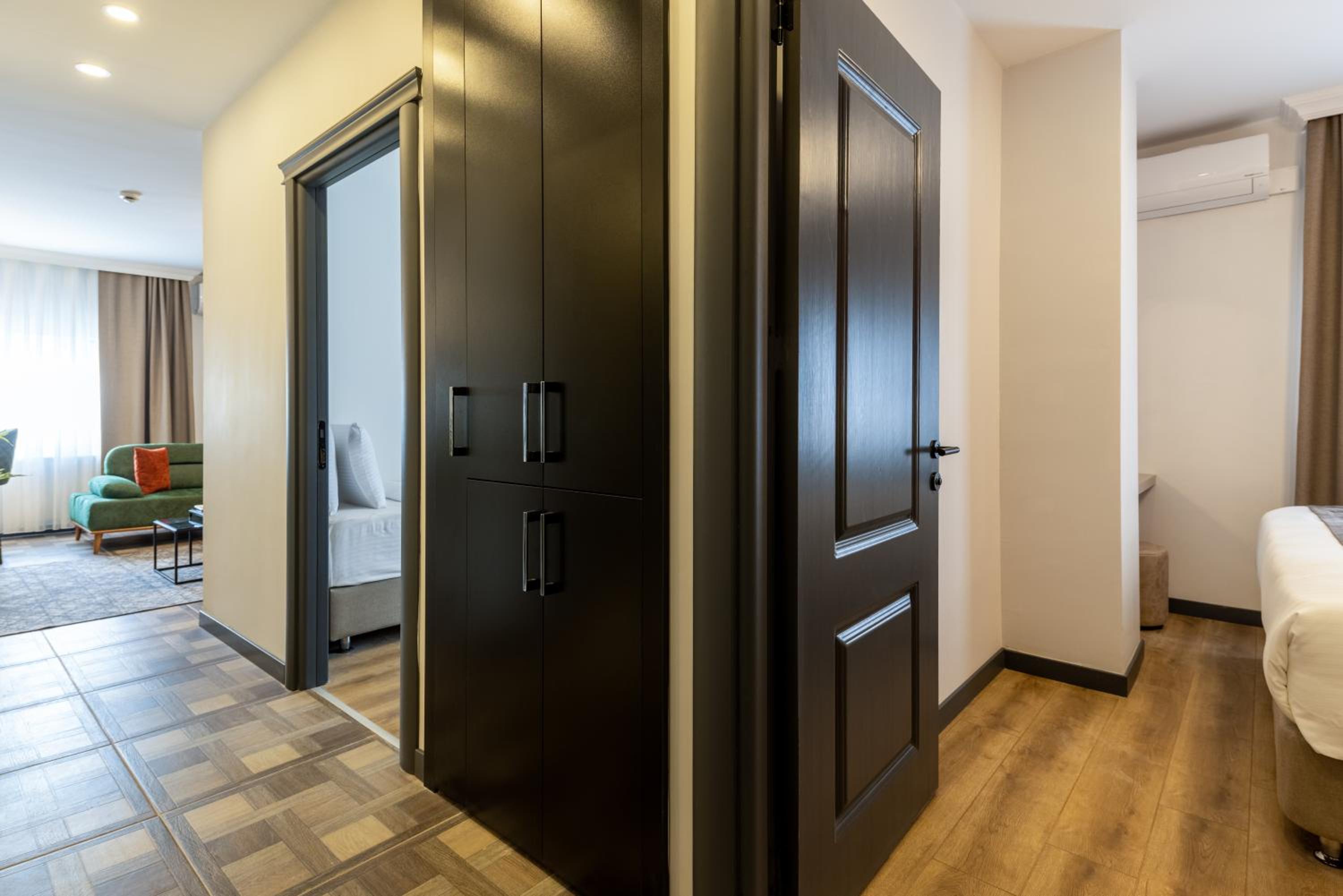 BayMari Suites Şehir Hayatı - Image 40