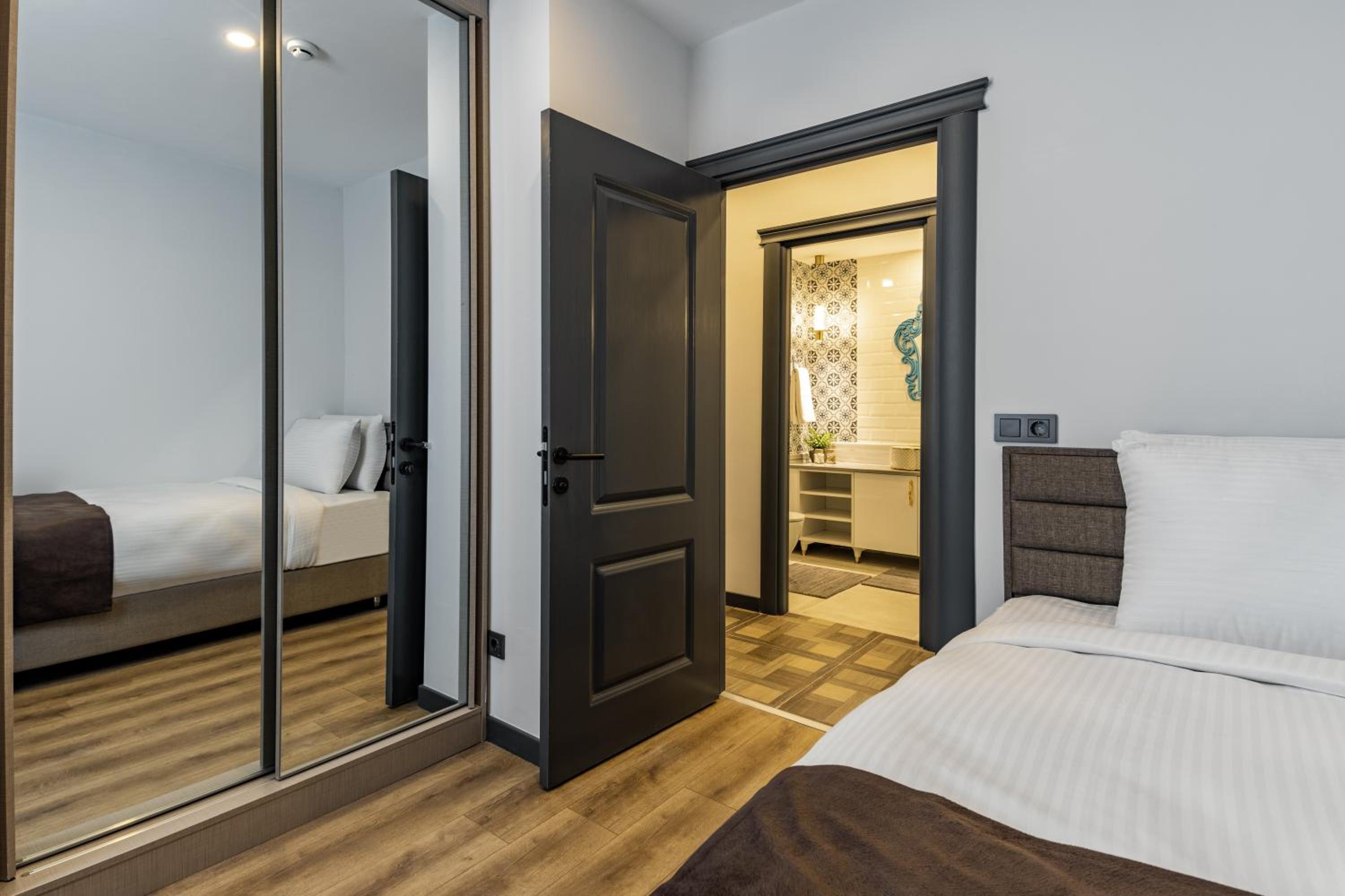 BayMari Suites Şehir Hayatı - Image 37
