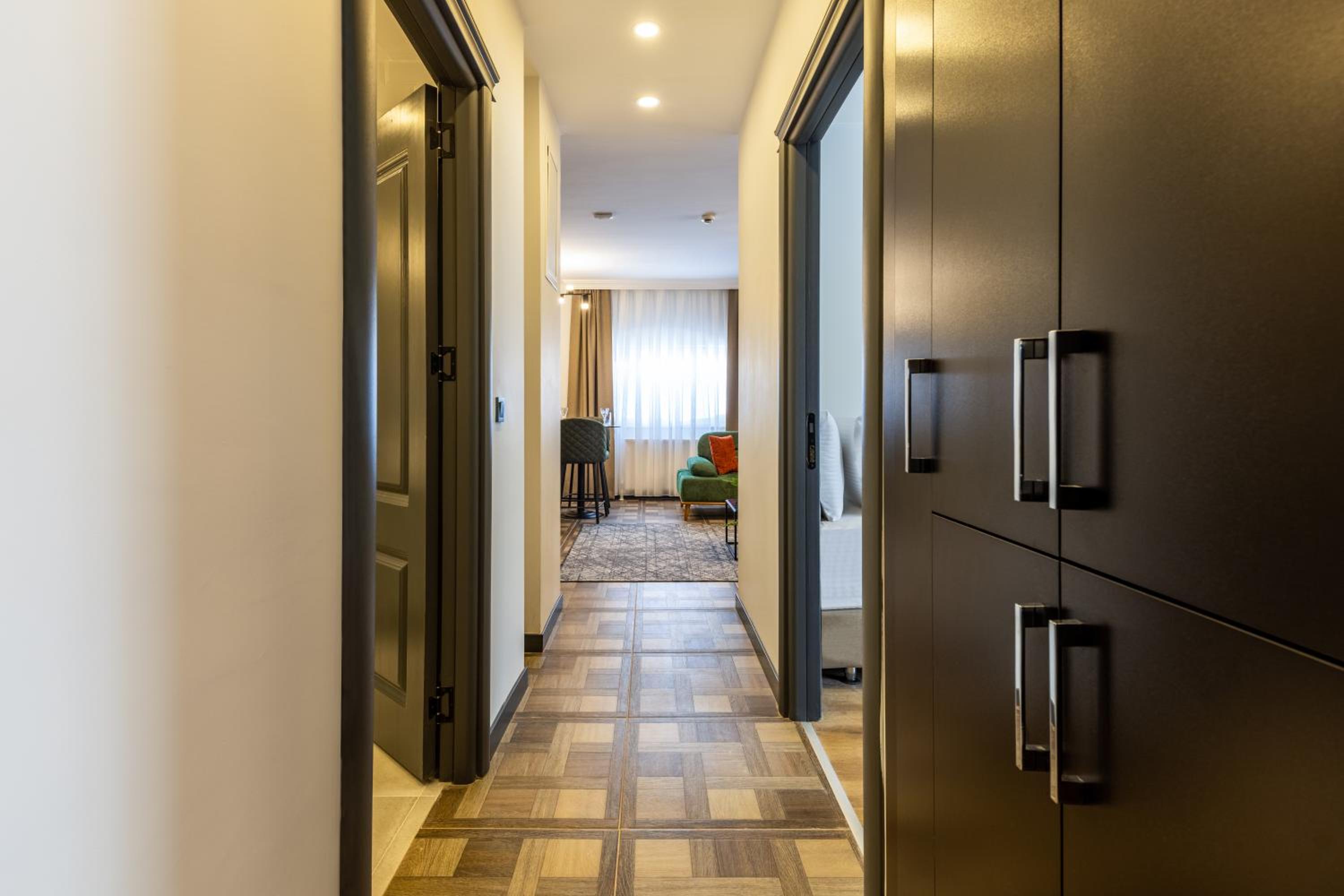 BayMari Suites Şehir Hayatı - Image 32