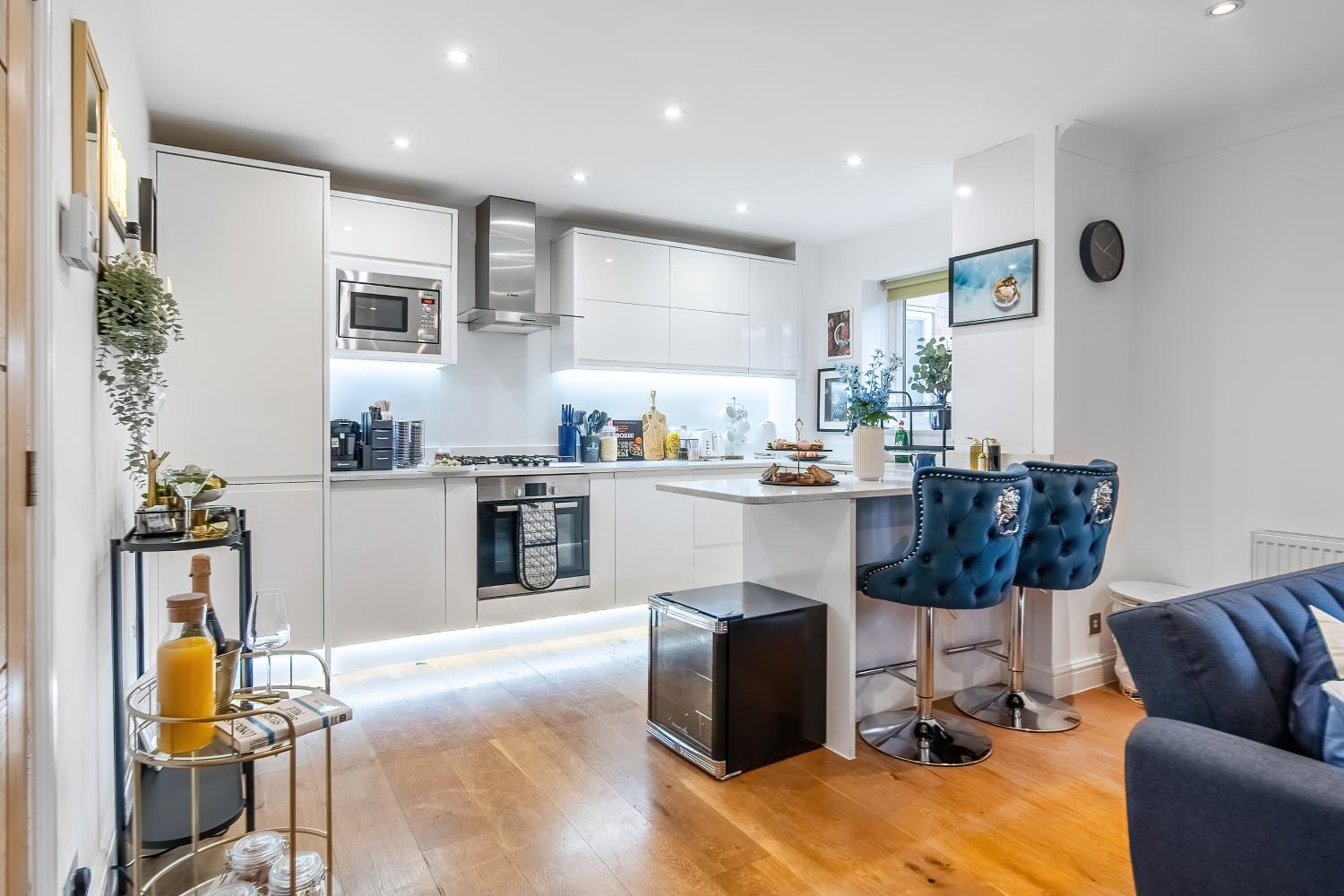 Chic 3 Bed Apartment Near London Bridge with Balcony