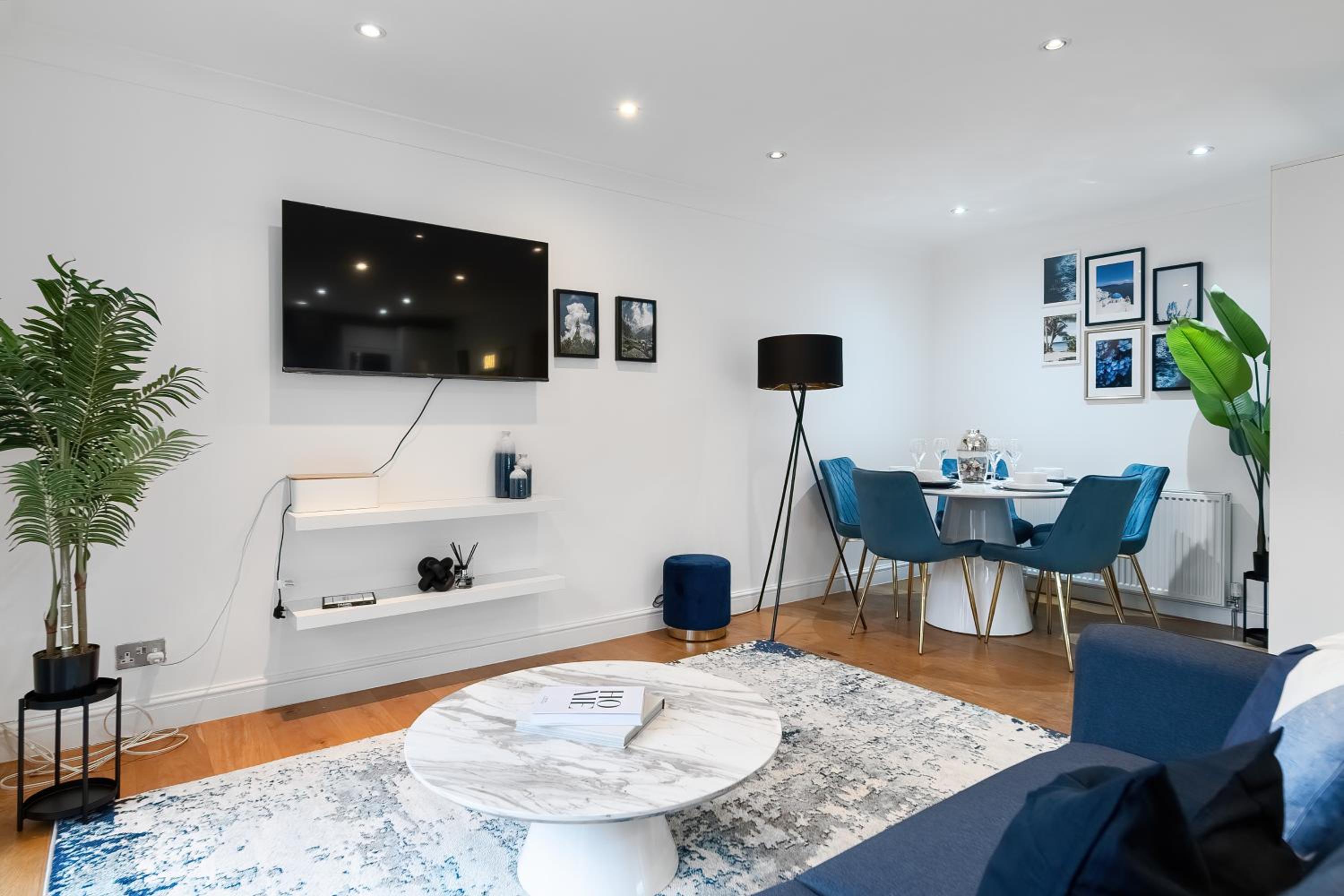 Chic 3 Bed Apartment Near London Bridge with Balcony
