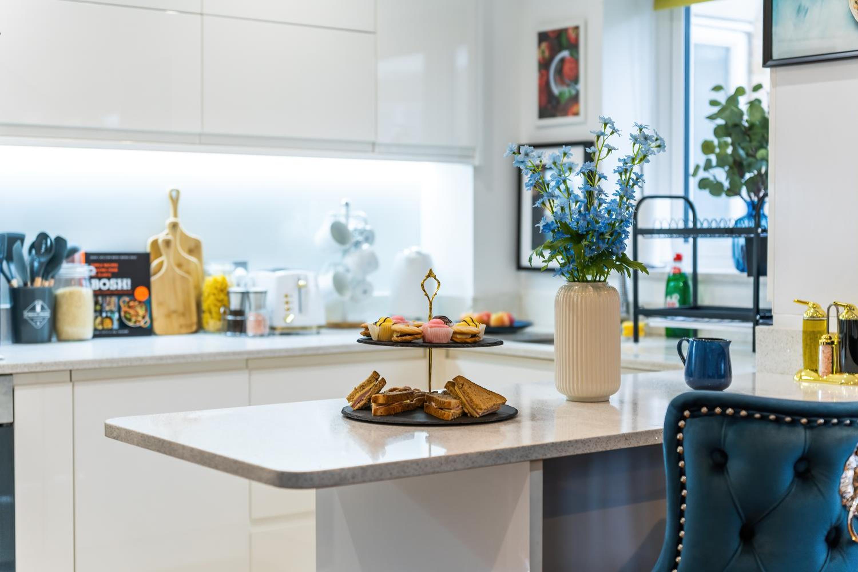 Chic 3 Bed Apartment Near London Bridge with Balcony