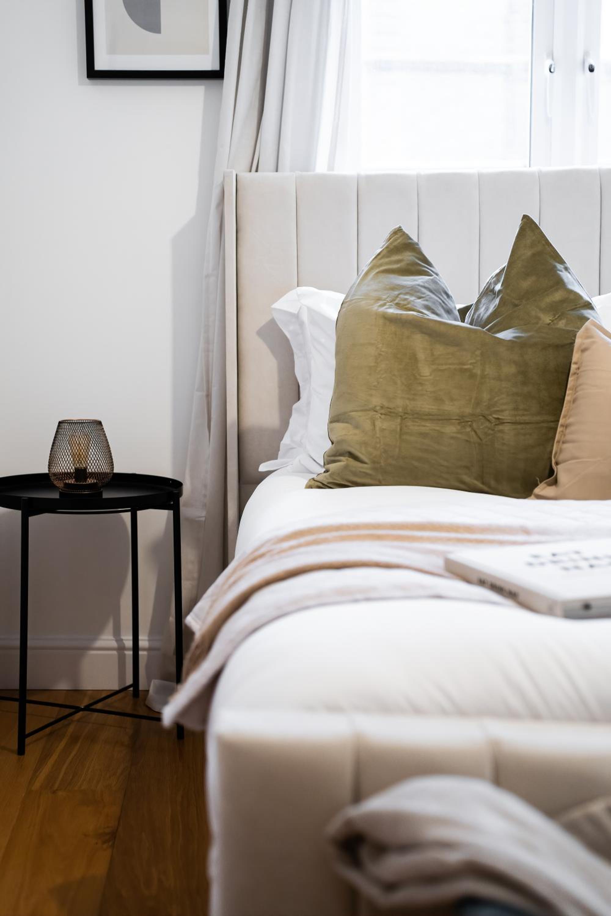 Chic 3 Bed Apartment Near London Bridge with Balcony