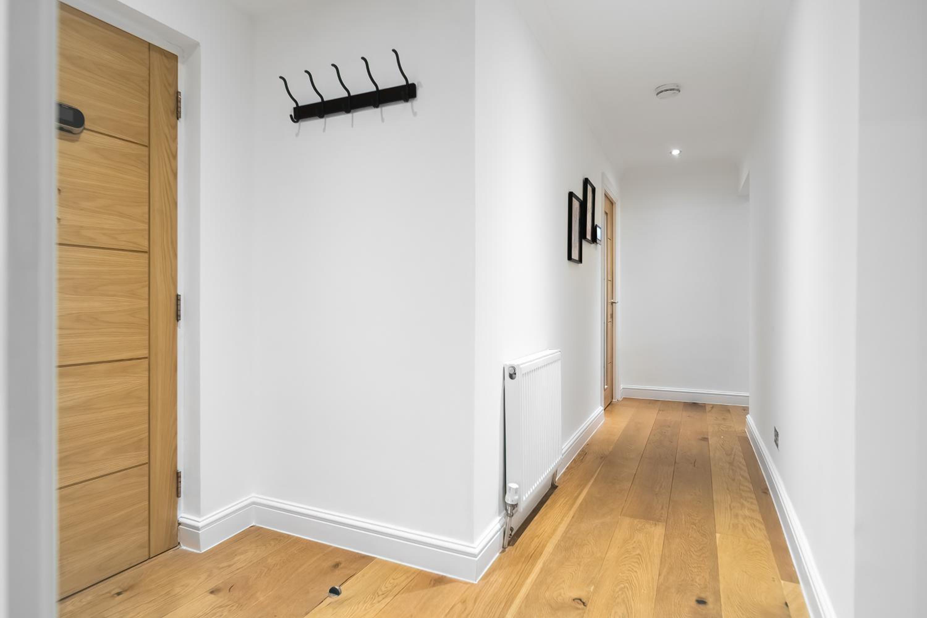 Chic 3 Bed Apartment Near London Bridge with Balcony