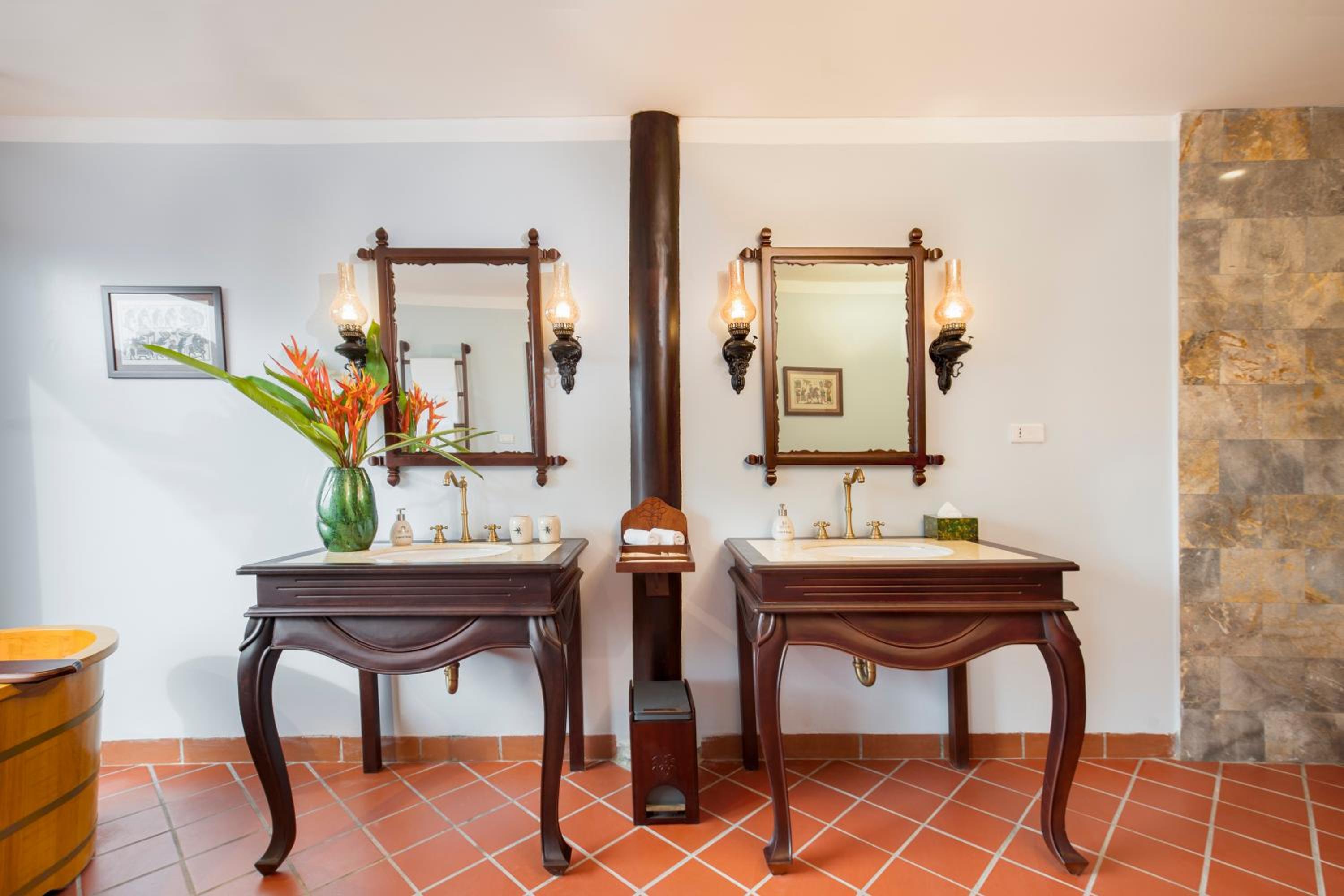 Emeralda Resort Tam Cốc
