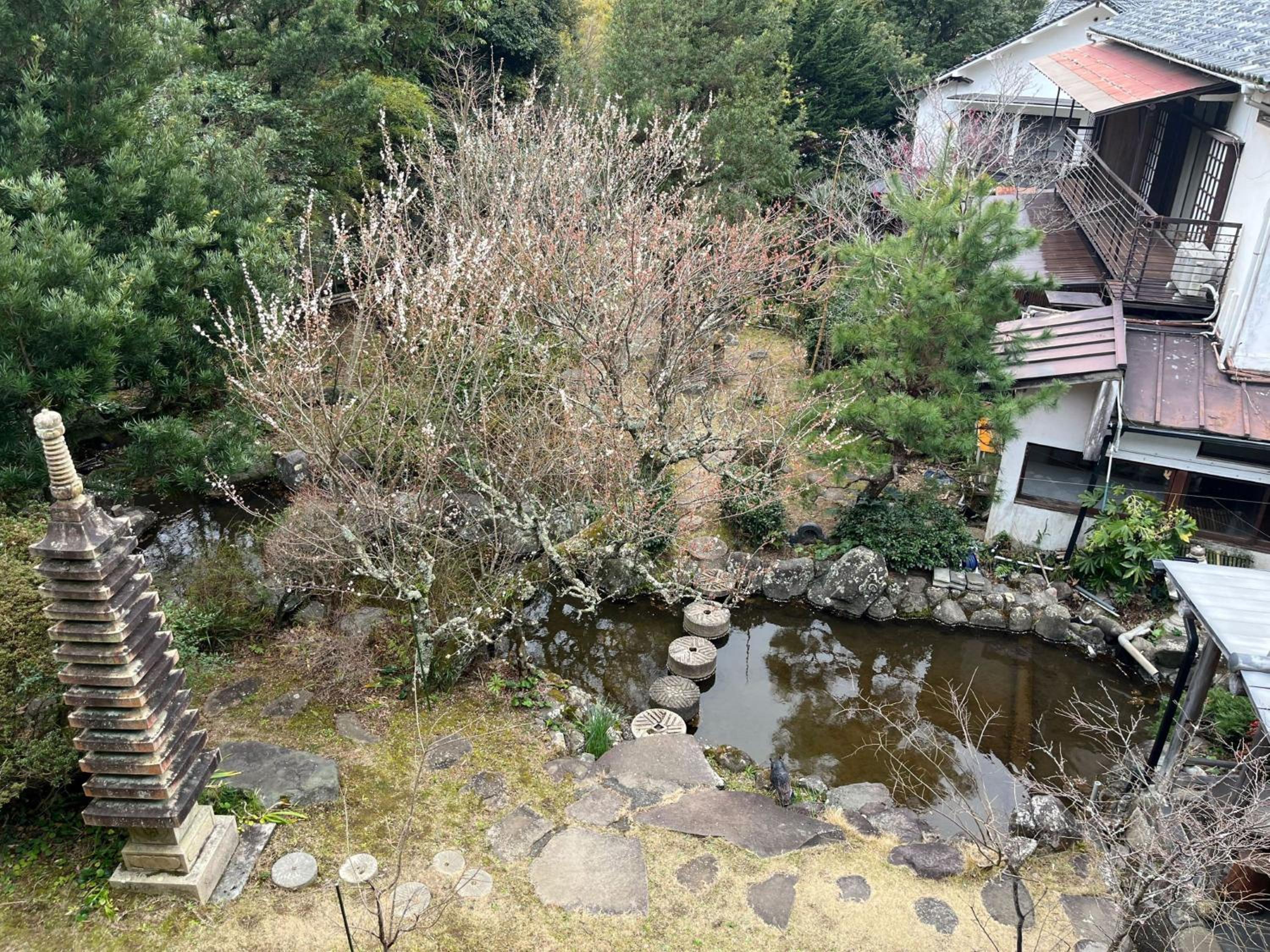 Sakahijiri gyokushoen